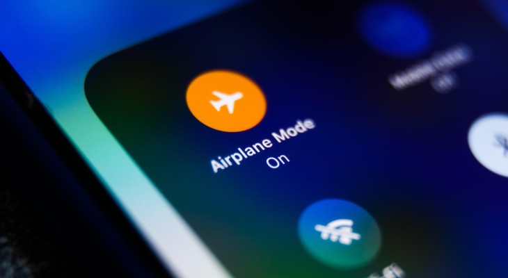 এয়ারপ্লেন মোড শুধু বিমানের জন্য নয়—জানুন এর আরও চমৎকার ব্যবহার