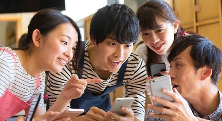 স্মার্টফোন আসক্তি রোধে জাপানের শহরে দিনে মাত্র ২ ঘণ্টা ব্যবহারের নির্দেশনা
