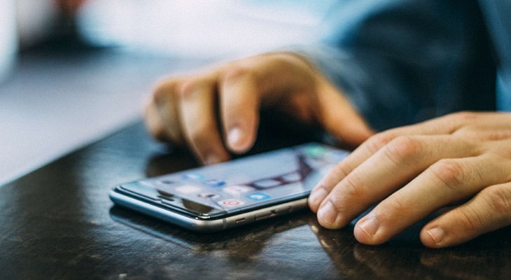 চীনে প্রেম যাচাইয়ের নতুন ট্রেন্ড: ‘এআই গৃহহীন ব্যক্তি প্র্যাঙ্ক’ নিয়ে উদ্বেগ